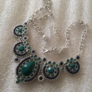 Reversible statement necklace